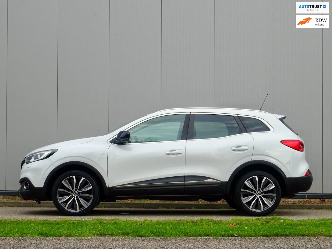 Renault Kadjar - 1.2 TCe Bose // PEARL-WHITE / 19inch / LEER / - AutoWereld.nl