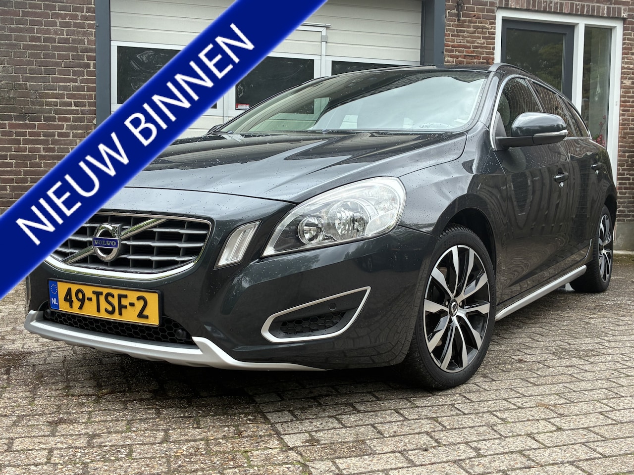 Volvo V60 - 1.6 T4 R-Design '11 Clima Navi Cruise 180 PK - AutoWereld.nl