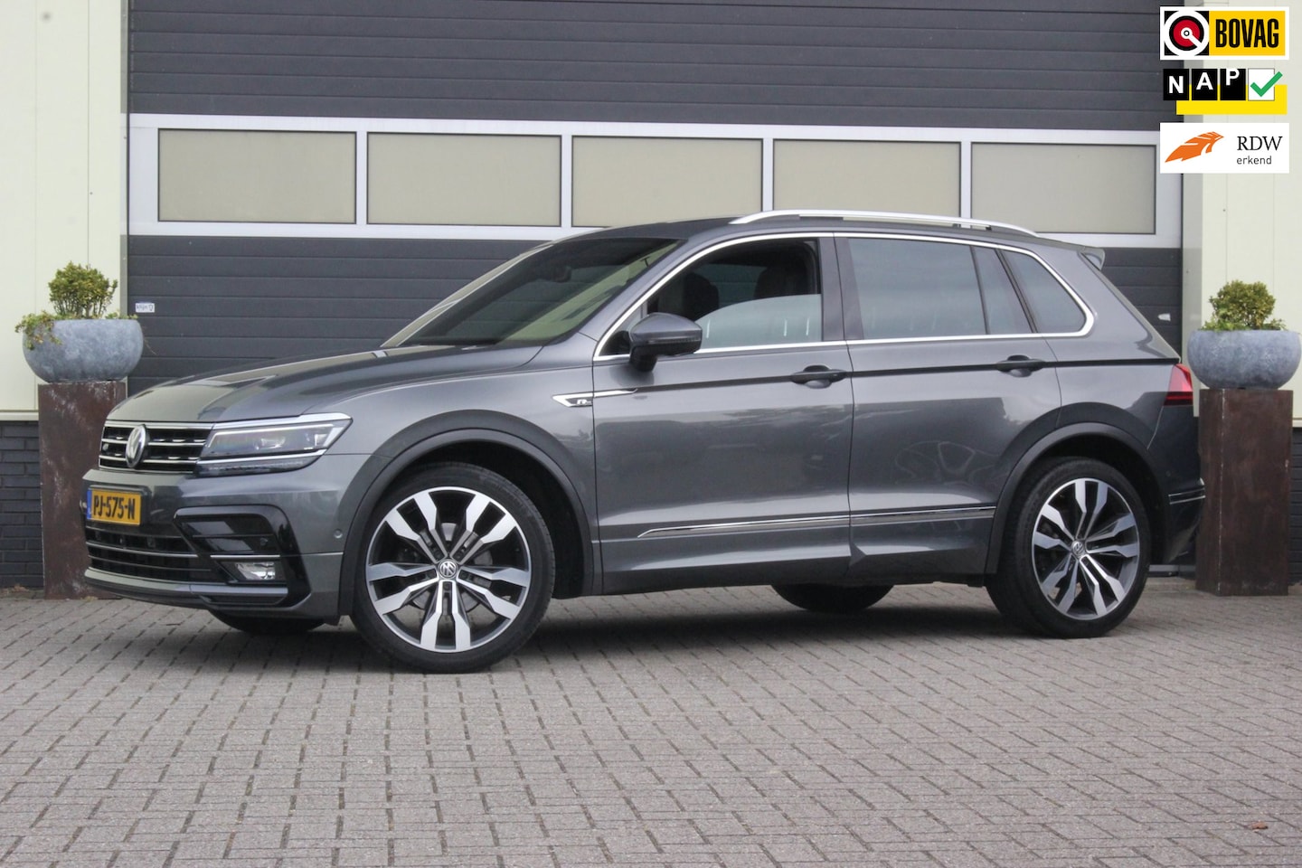 Volkswagen Tiguan - 1.4 TSI ACT Highline R-Line | Trekhaak | - AutoWereld.nl
