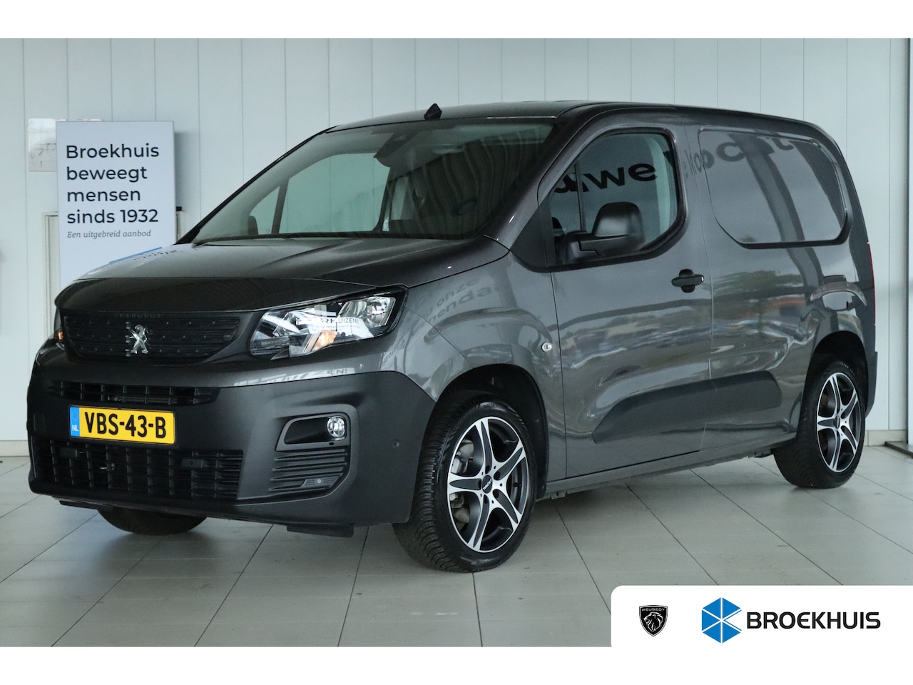 Peugeot Partner - 1.5 BlueHDI Asphalt | Parkeercamera | Carplay | Stoelverwarming | Navi | Trekhaak - AutoWereld.nl