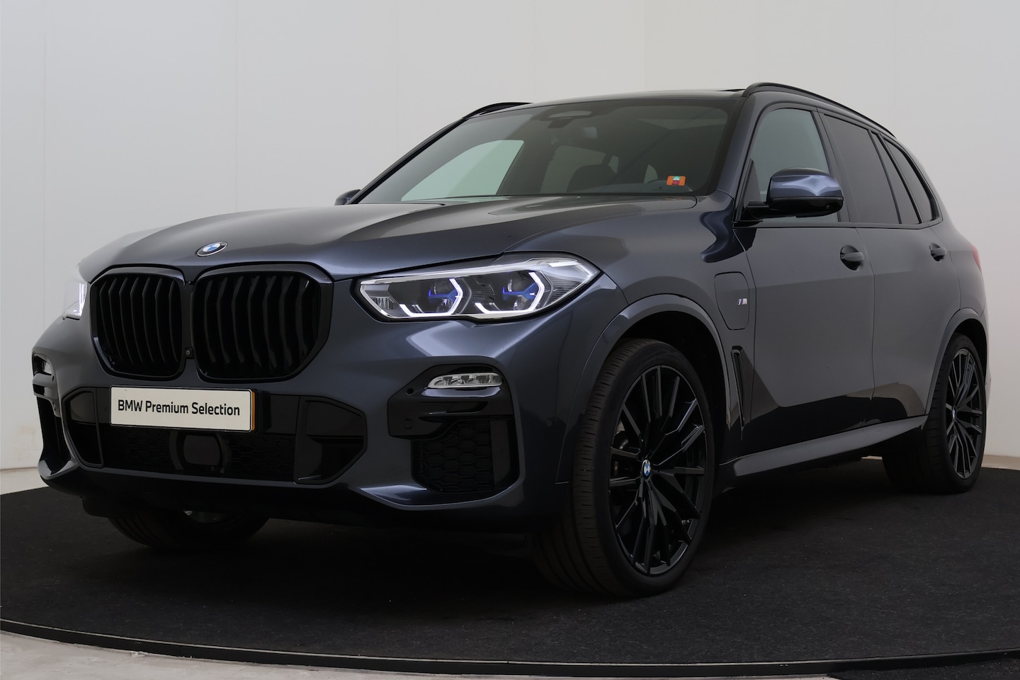BMW X5 - xDrive45e M Sport Automaat / Panoramadak / Comfortstoelen / Comfort Access / Head-Up / Las - AutoWereld.nl