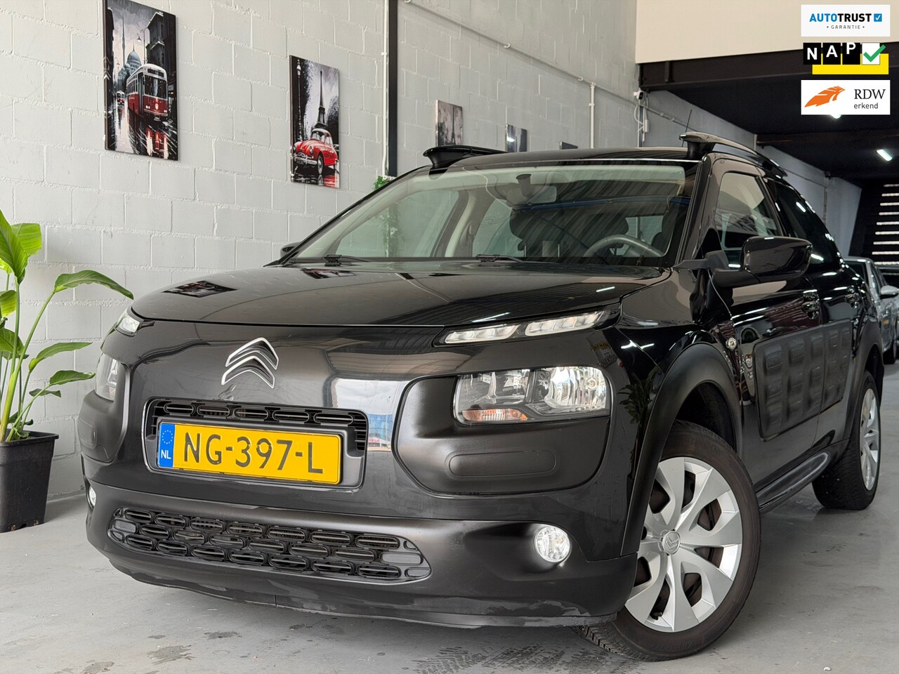 Citroën C4 Cactus - 1.2 PureTech Feel/ nap/ 3e EIG/ dealeronderhouden/ 1jaar apk/ navi/ airco/ zeer nette auto - AutoWereld.nl