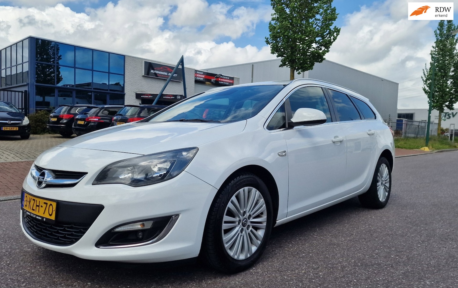 Opel Astra Sports Tourer - 1.7 CDTi Cosmo PSENSOR NAVI CRUISE 2 X SLEUTELS - AutoWereld.nl