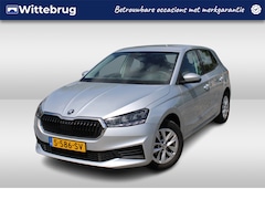 Skoda Fabia - 1.0 TSI 95pk Ambition / Navigatie / LED / LM 15 inch / Parkeersensoren A / APP