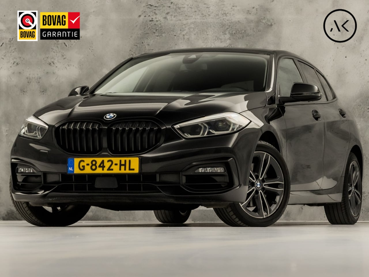 BMW 1-serie - 118i Sport Automaat (APPLE CARPLAY, GROOT NAVI, LEDER, CAMERA, SPORTSTOELEN, SFEERVERLICHT - AutoWereld.nl