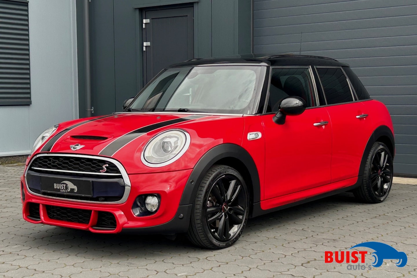 MINI Cooper S - Mini 2.0 Chili Serious Business JCW Pakket PANO HUD - AutoWereld.nl