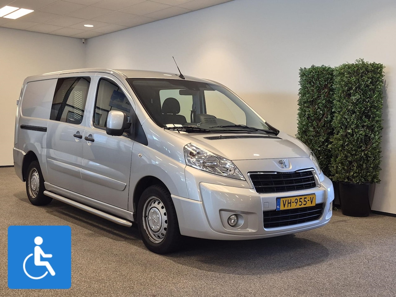 Peugeot Expert - L2H1 Rolstoelbus 4+1 (Airco) - AutoWereld.nl