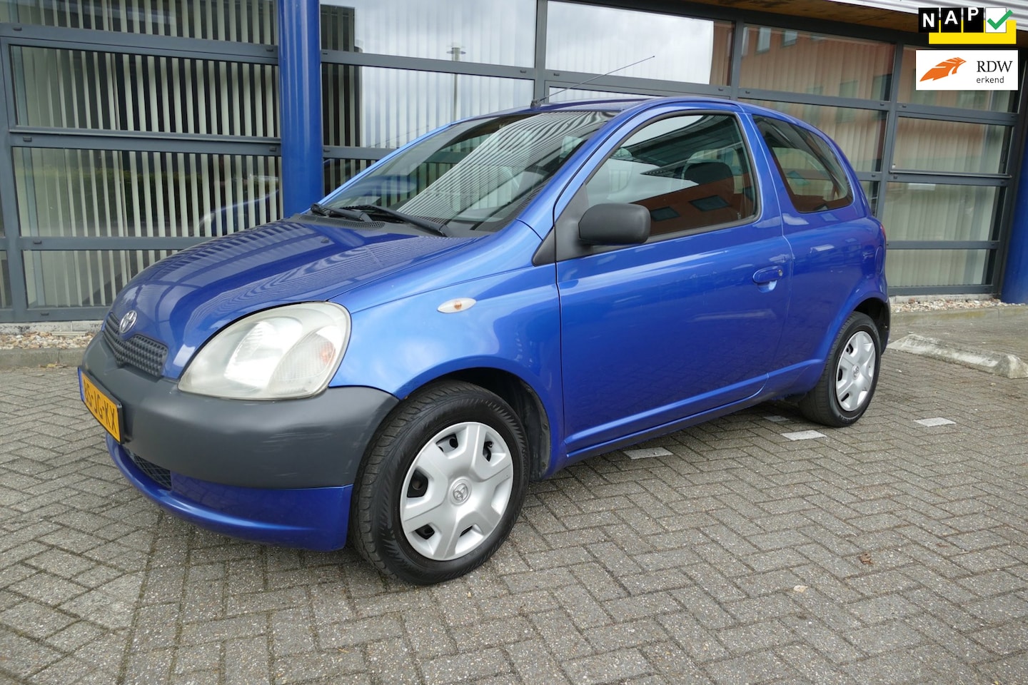 Toyota Yaris - 1.0 VVT-i Apk 28-05-2027 2e Eigenaar Stuurbekr - AutoWereld.nl