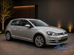 Volkswagen Golf - 1.0 TSI Connected Series | Automaat | Camera | Stoelverwarming | NL-Auto