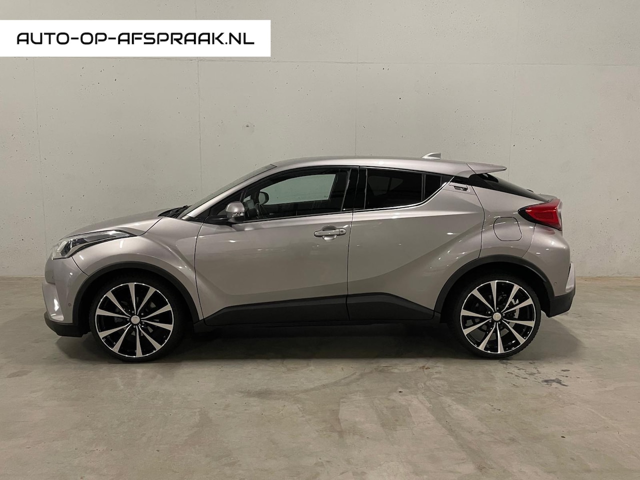 Toyota C-HR - 1.8 Hybrid Executive Navi Clima Cruise Camera PDC Stoelverwarming - AutoWereld.nl