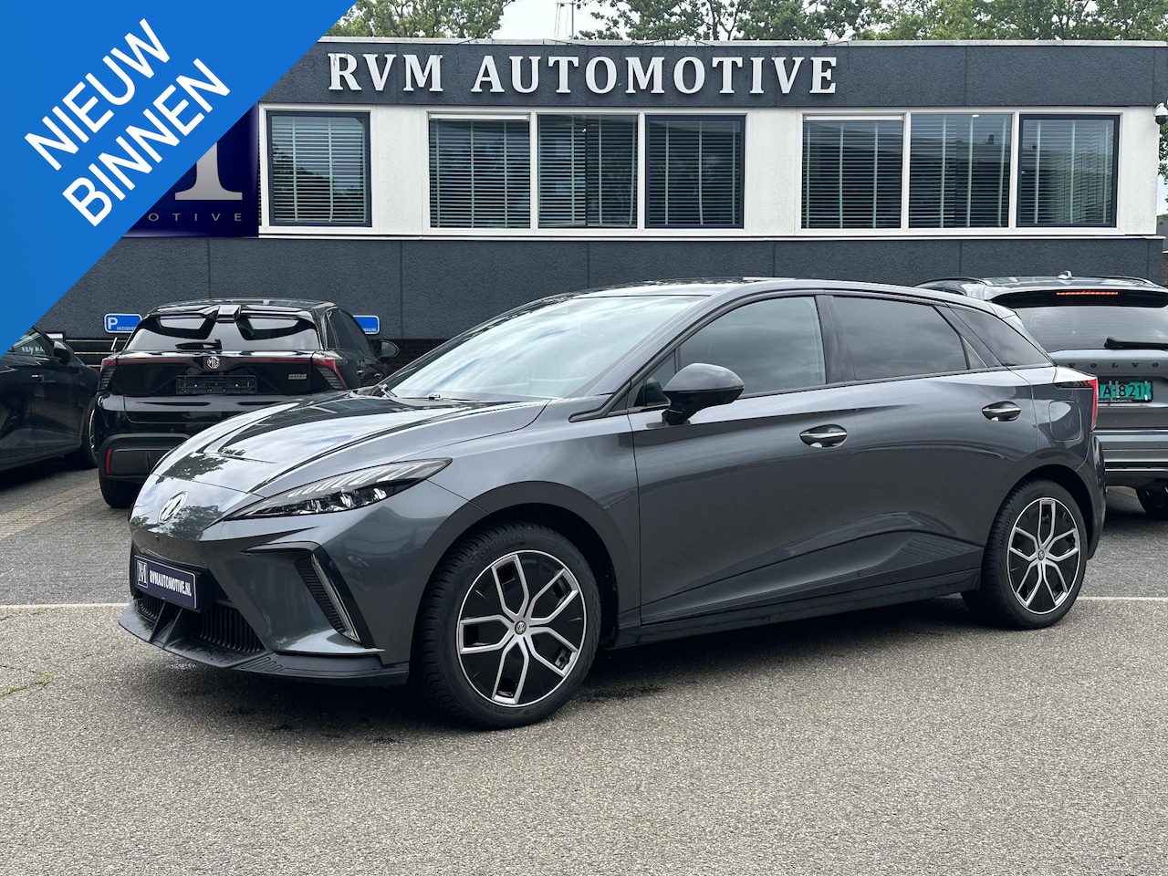MG MG4 Electric - Luxury 64 kWh SOH 97% |360 CAMERA| 7 JAAR MG GARANTIE T/M 02-2031| ELEK. STOEL| DODE HOEK - AutoWereld.nl