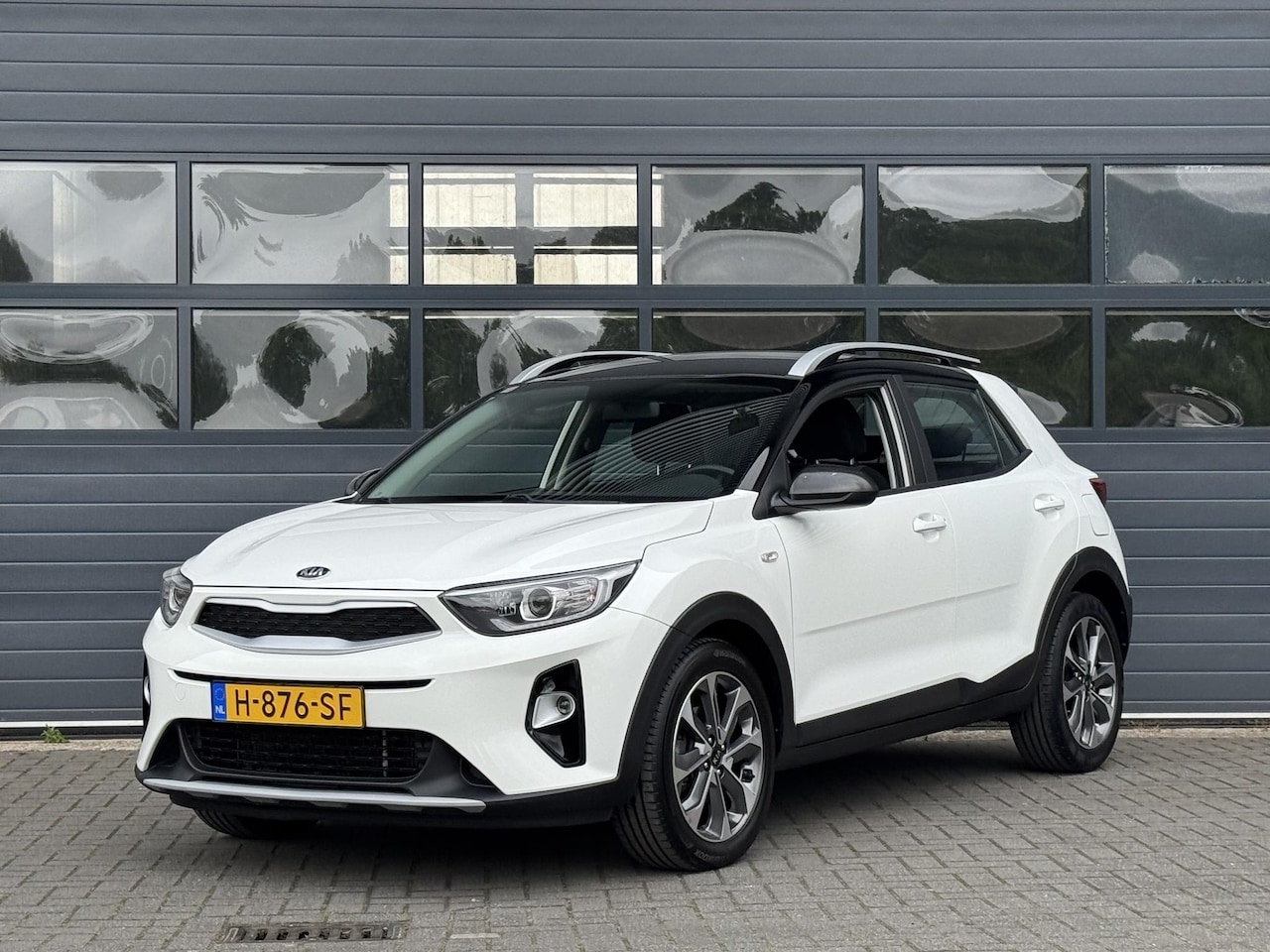 Kia Stonic - 1.0 T-GDI DYNAMICLINE I APPLE CARPLAY I P-CAMERA I NAVIGATIE I CRUISE CONTROL - AutoWereld.nl