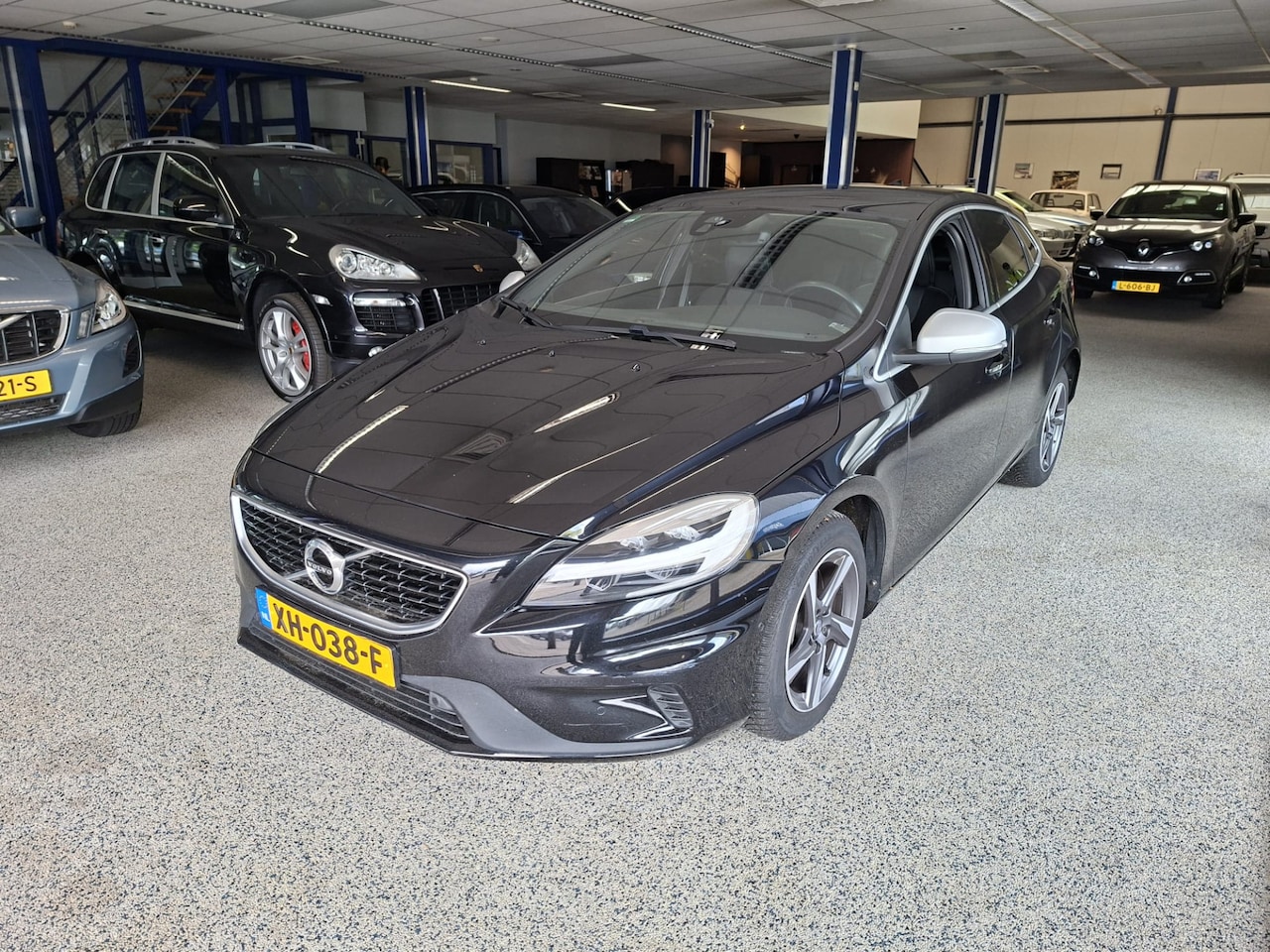 Volvo V40 - T3 R-design AUTOMAAT-PANODAK - AutoWereld.nl