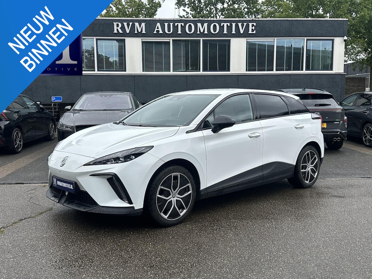 MG MG4 Electric - Luxury 64 kWh SOH 98% | 16.000KM! |360 CAMERA| 7 JAAR MG GARANTIE T/M 04-2031| KEYLESS ENT - AutoWereld.nl