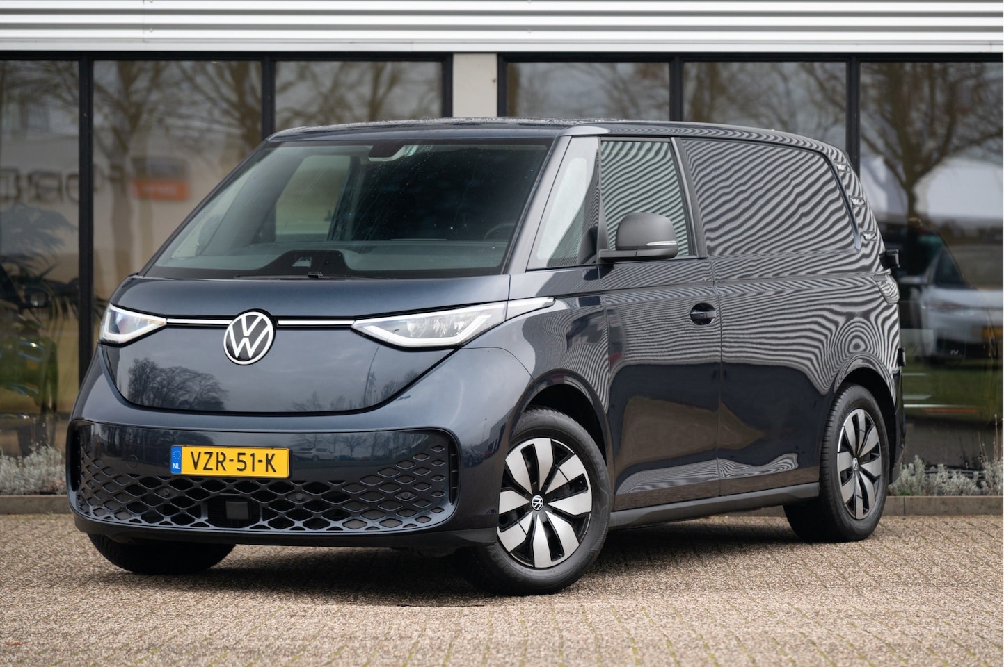 Volkswagen ID. Buzz Cargo - L1H1 77 kWh | Navi by App | Adapt. Cruise | Camera | Trekhaak | Stoelverw. | - AutoWereld.nl