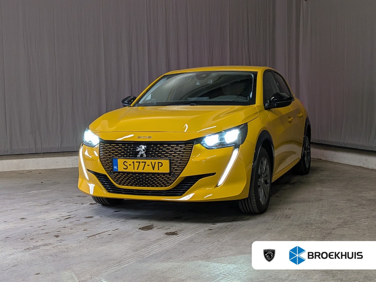 Peugeot e-208 - EV Allure Pack 50 kWh 3-Fase | Camera | CarPlay | Climate& Cruise C. | PDC V&A | 16" LMV | - AutoWereld.nl