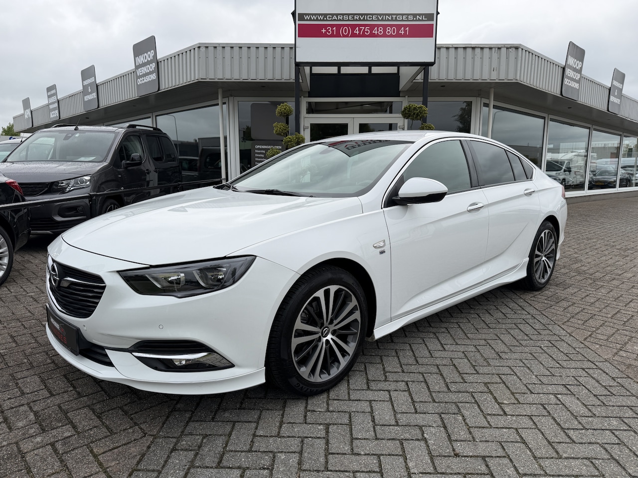 Opel Insignia Grand Sport - 1.5 Turbo EcoTec Business Executive OPC-Line, Navi, Cuise, PDC, 18"inch! - AutoWereld.nl