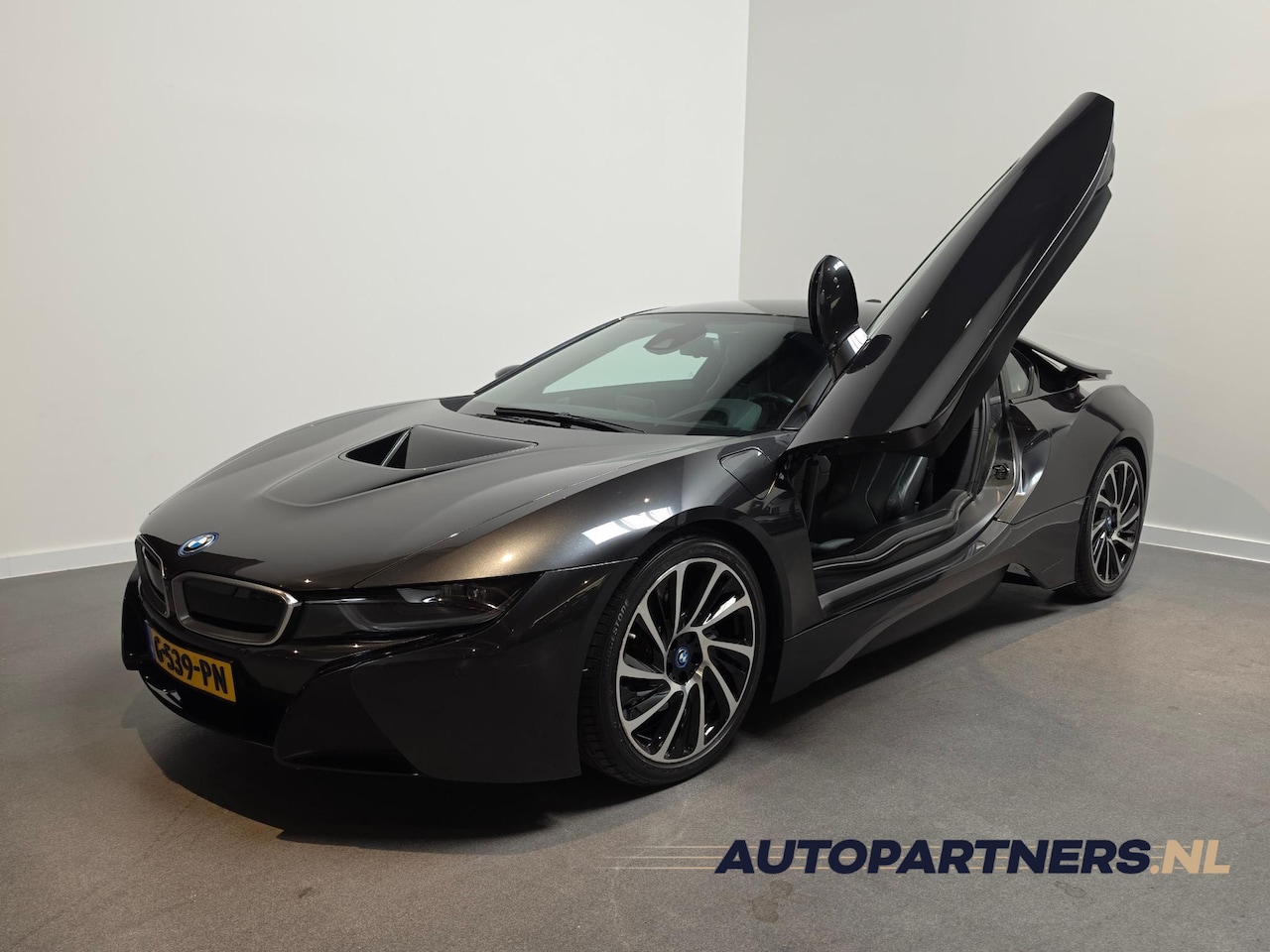BMW i8 - 1.5 - Stoelverwarming - 20'' - LED - Navi - AutoWereld.nl