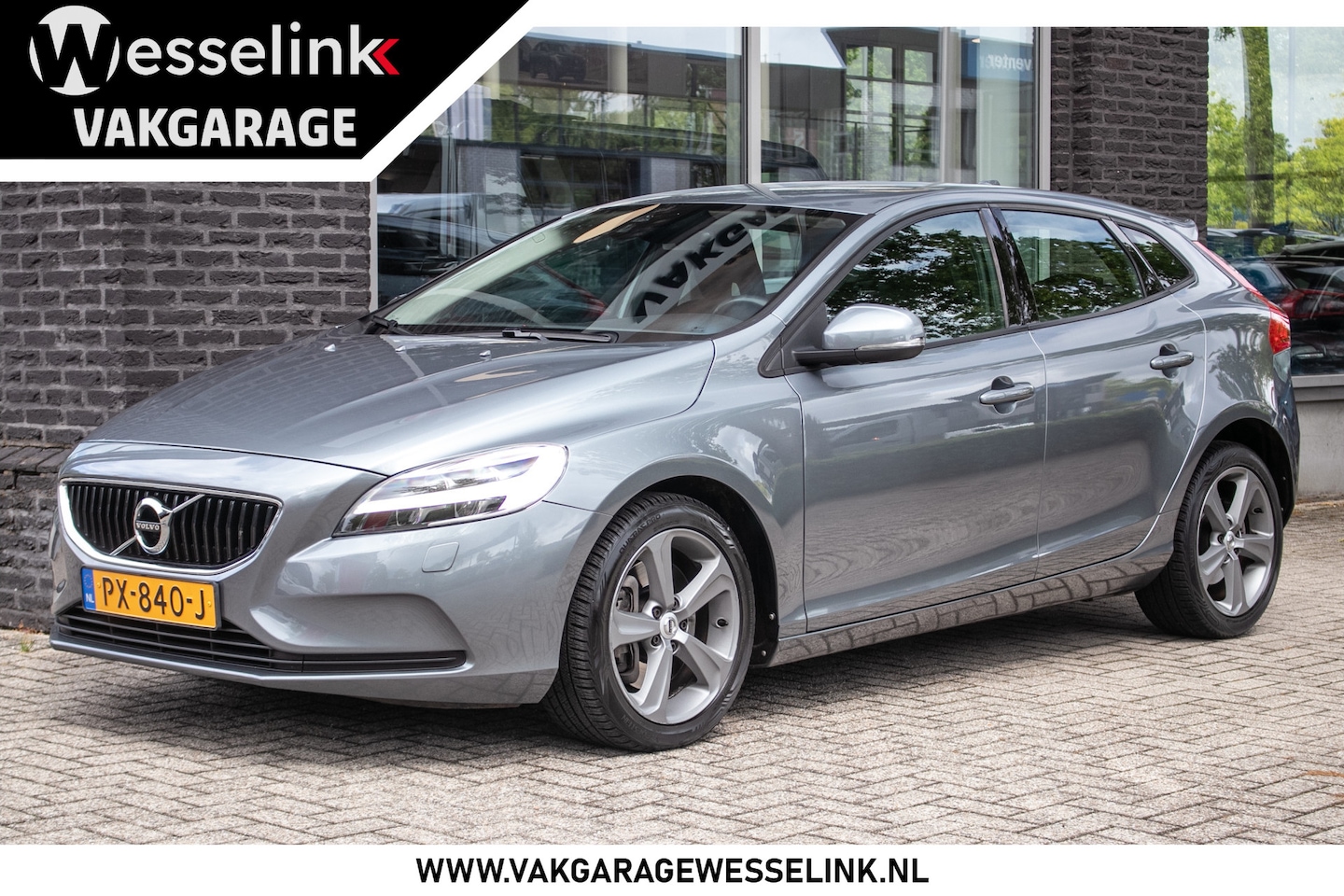 Volvo V40 - 1.5 T3 Nordic+ | All season banden - AutoWereld.nl