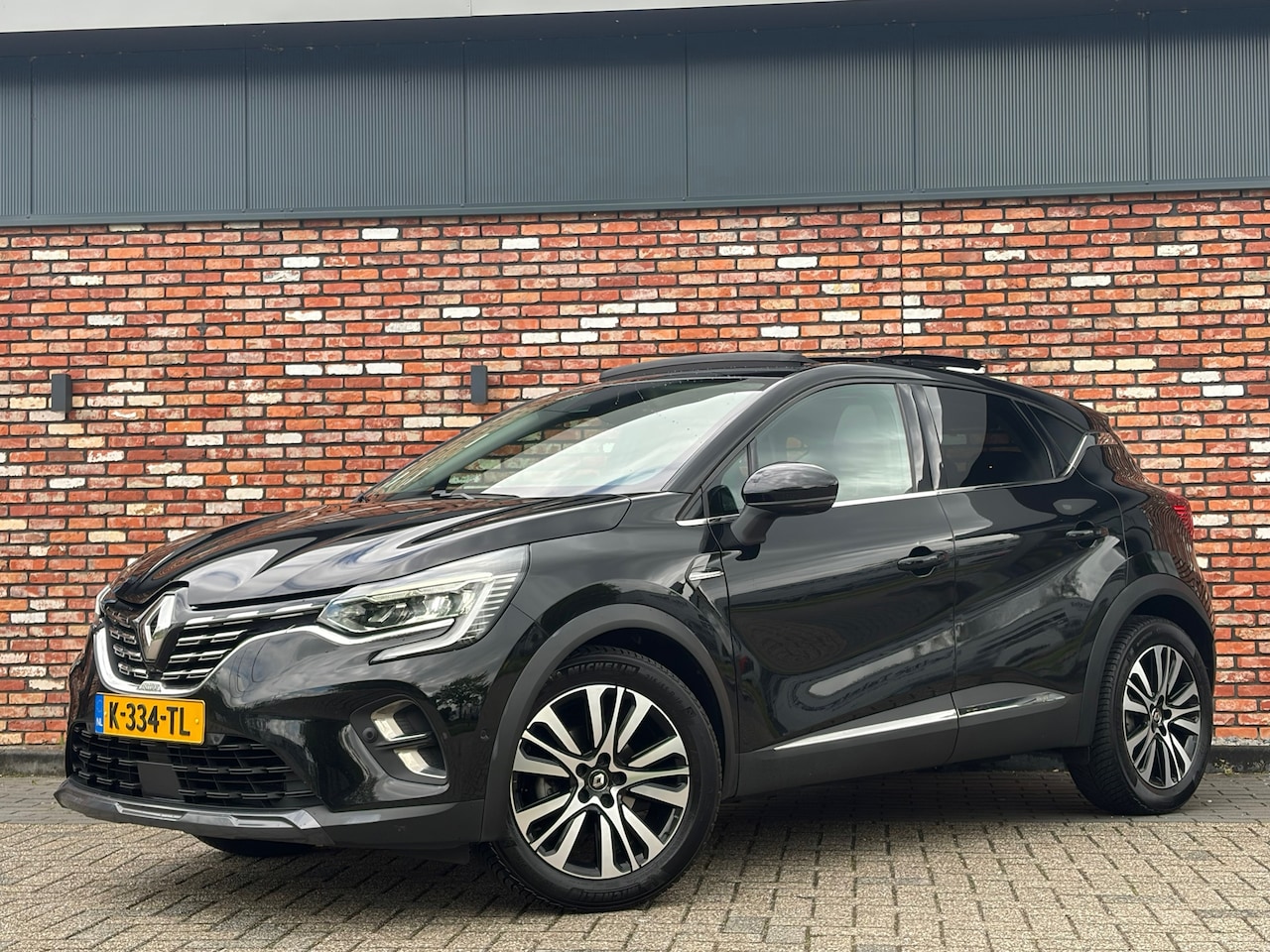 Renault Captur - 1.3 TCe 140 Initiale Paris Automaat Pano Adap.Cruise 360° Bose Leer Orig.NL BOMVOL! - AutoWereld.nl