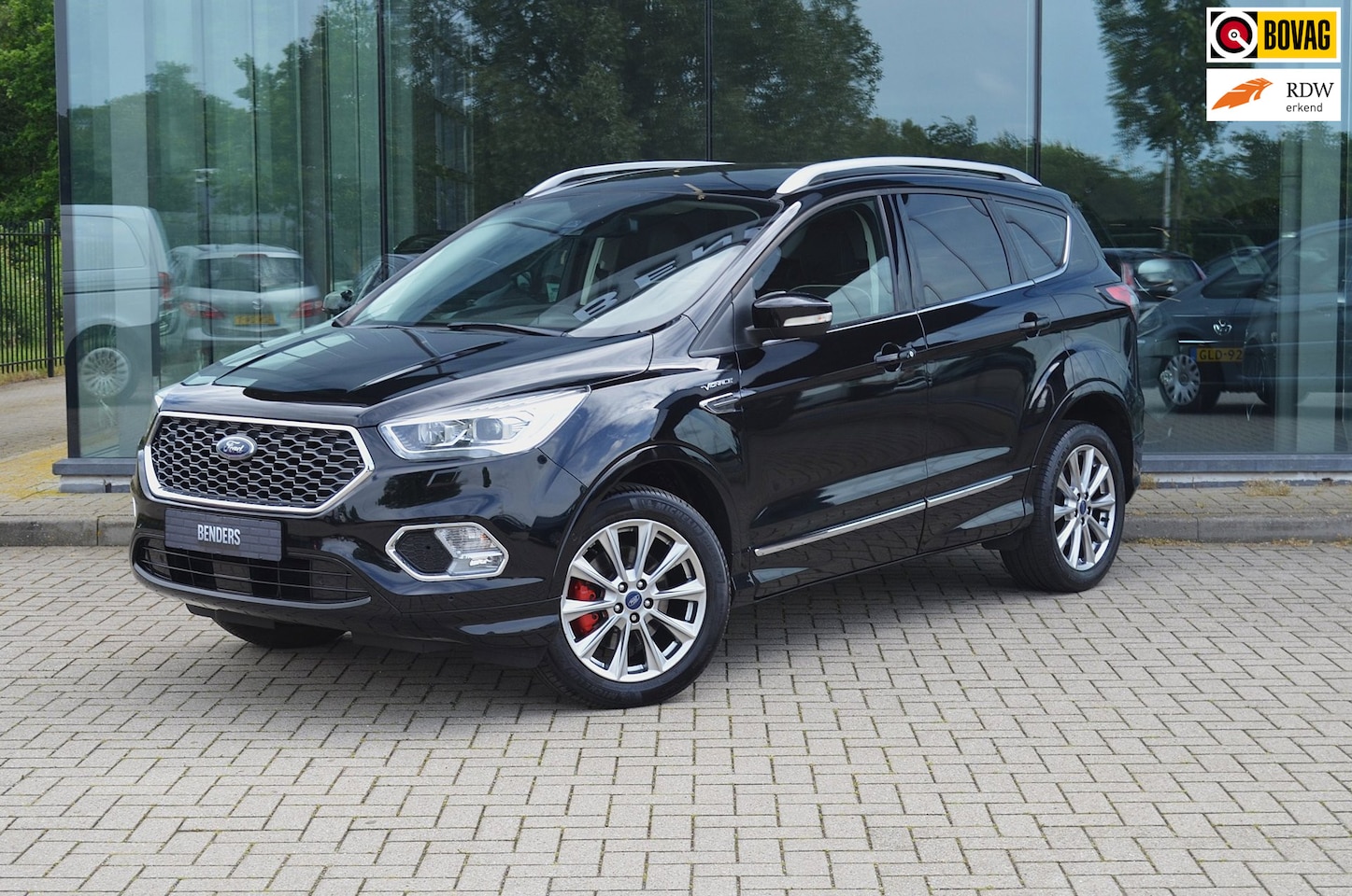 Ford Kuga - 1.5 EcoBoost Vignale | Vol opties | Pano | Trekhaak | Elek. stoelen | Elek. achterklep - AutoWereld.nl