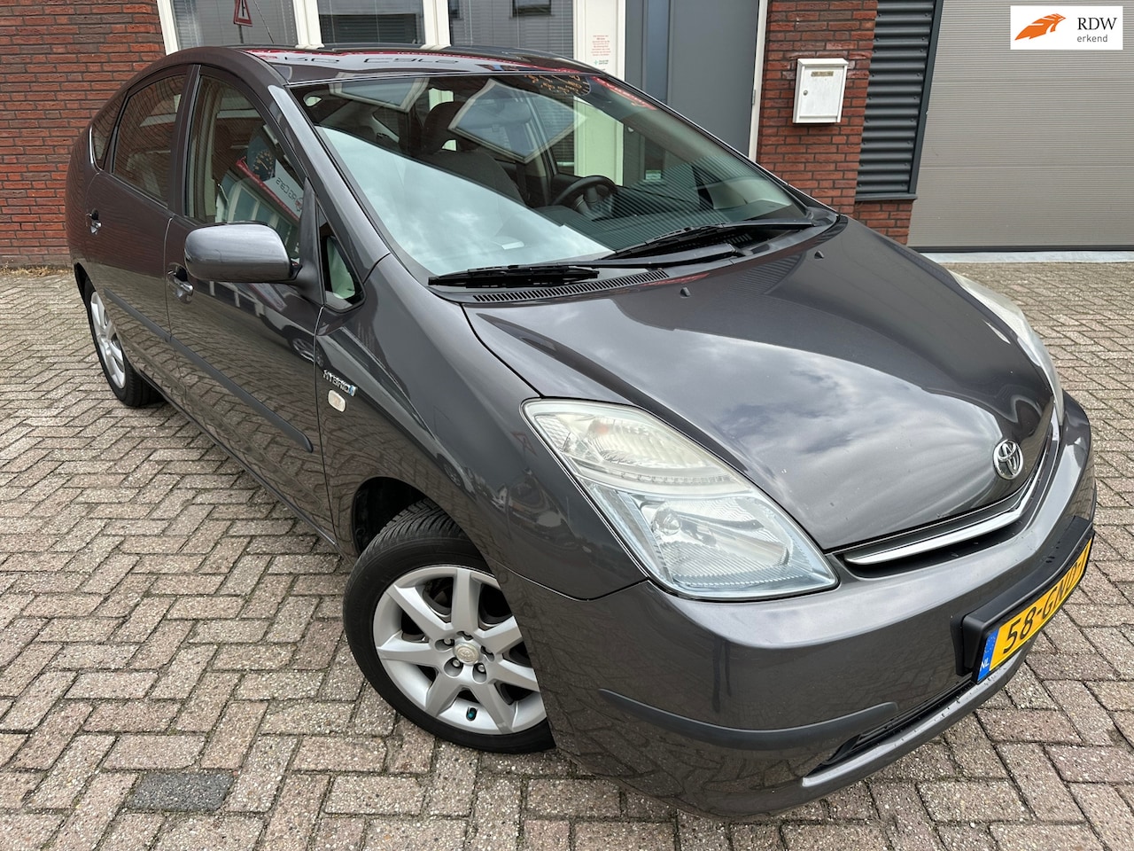 Toyota Prius - 1.5 VVT-i Tech Edition / Navi / Clima / Cruise / NAP - AutoWereld.nl