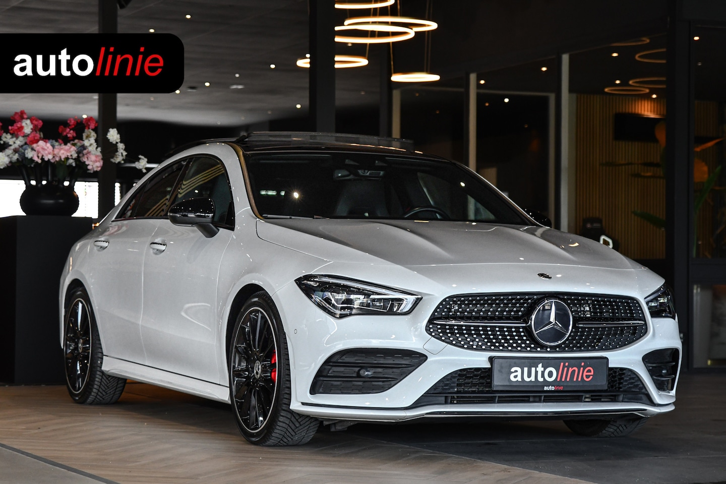 Mercedes-Benz CLA-Klasse - 200 4MATIC AMG. Pano, HUD, Keyless, Camera, CarPlay, Sfeer! - AutoWereld.nl