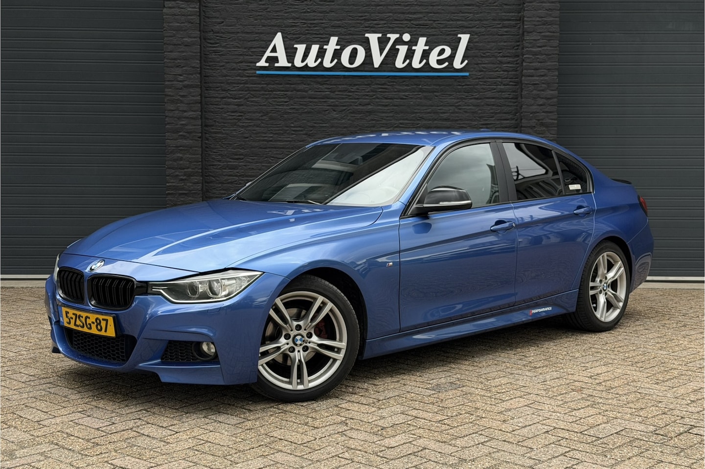 BMW 3-serie - 316i M-Sport | Sportstoelen | Sportstuur | Privacy Glas | Kleppensysteem - AutoWereld.nl