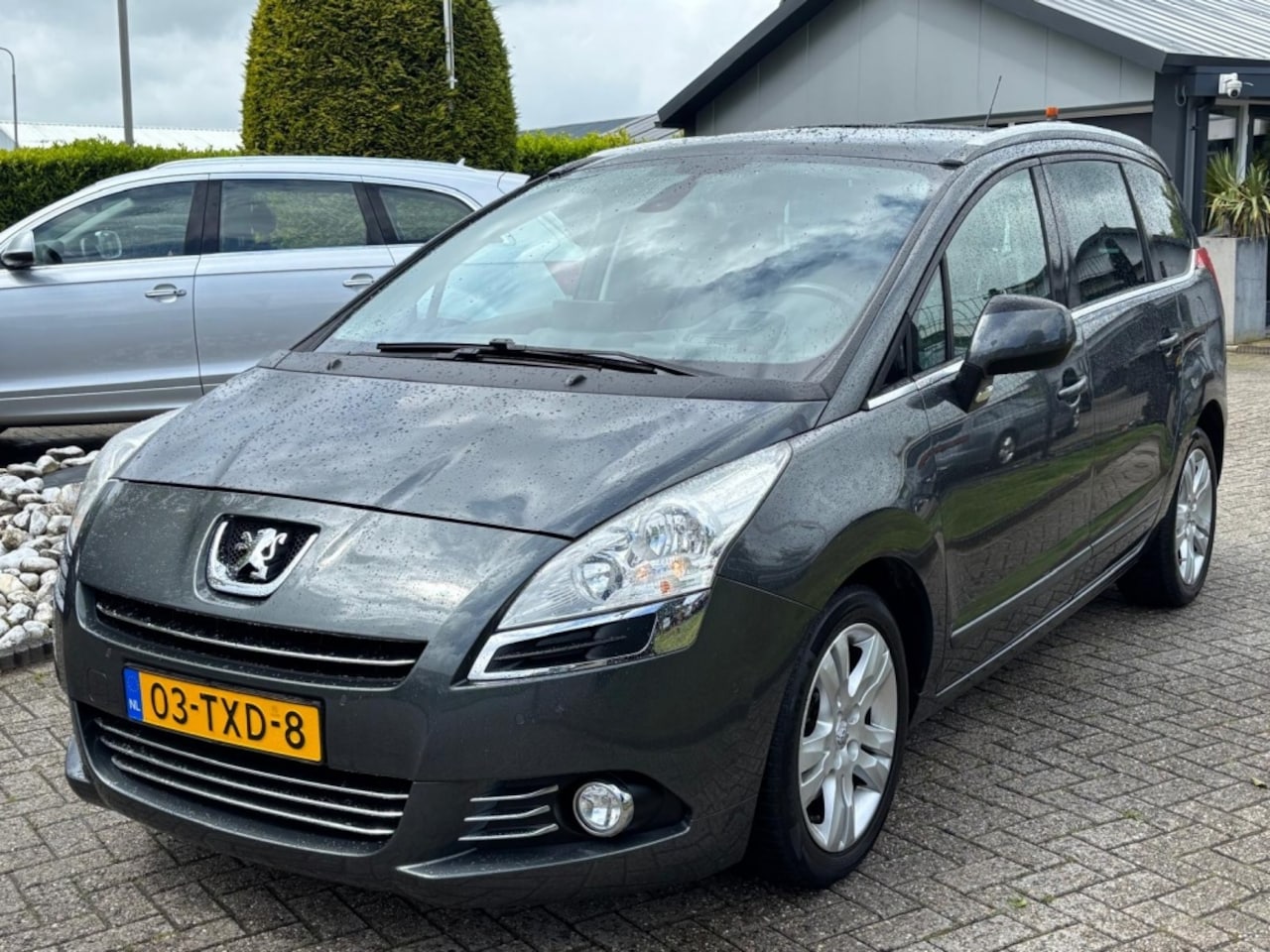 Peugeot 5008 - 1.6 Executive Automaat 2012 7-Persoons Trekhaak - AutoWereld.nl