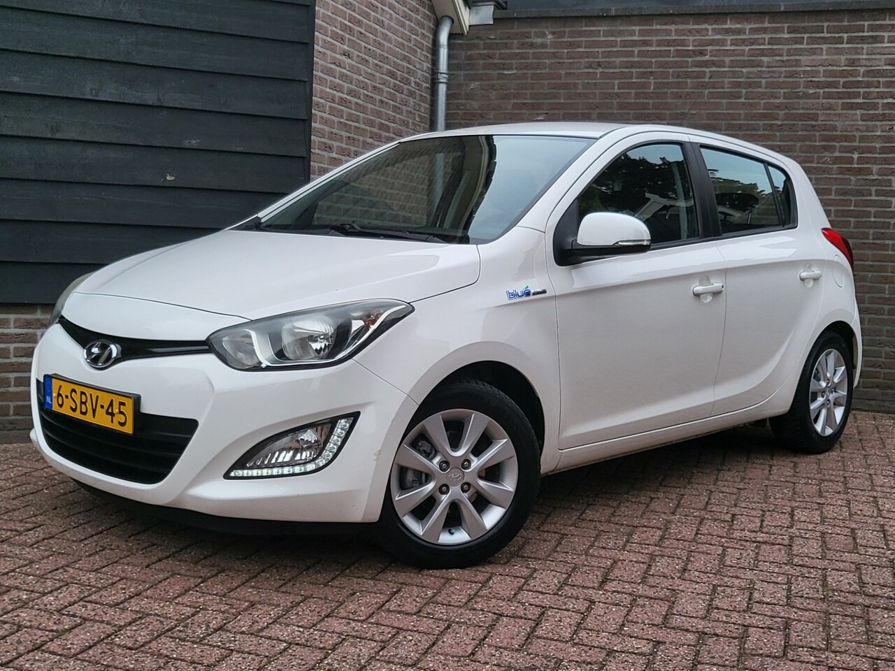 Hyundai i20 - 1.2i i-Deal - Navi - Afneembare trekhaak - N.A.P. - AutoWereld.nl