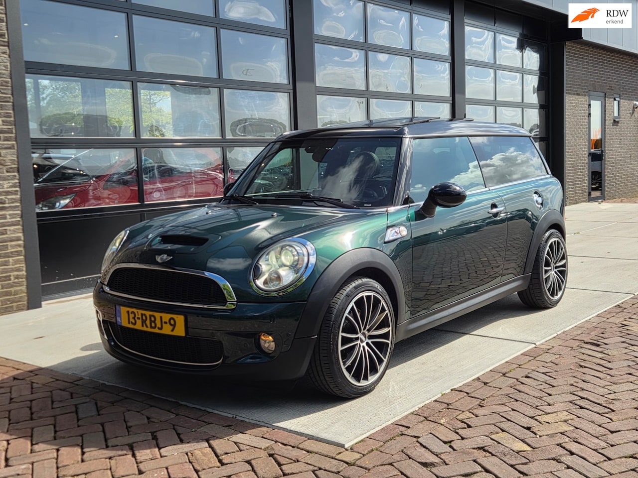 MINI Clubman - Mini 1.6 Cooper S 174 PK Chili | Automaat | Panoramadak - AutoWereld.nl