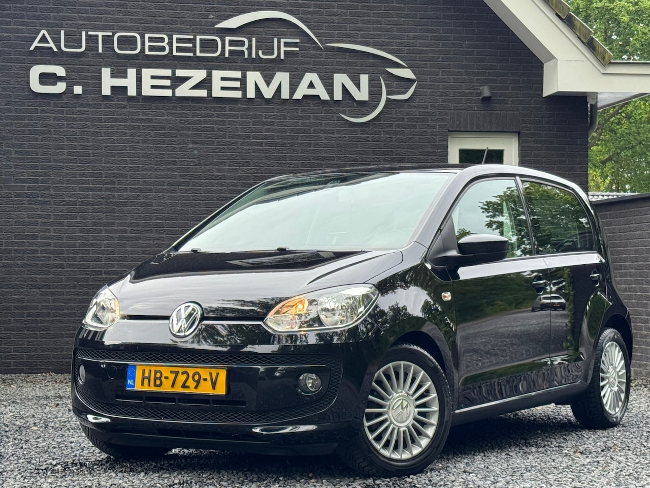Volkswagen Up! - 1.0 high up! Cruise Control Navigatie AUX Sportvelgen Airco 5 Deurs - AutoWereld.nl