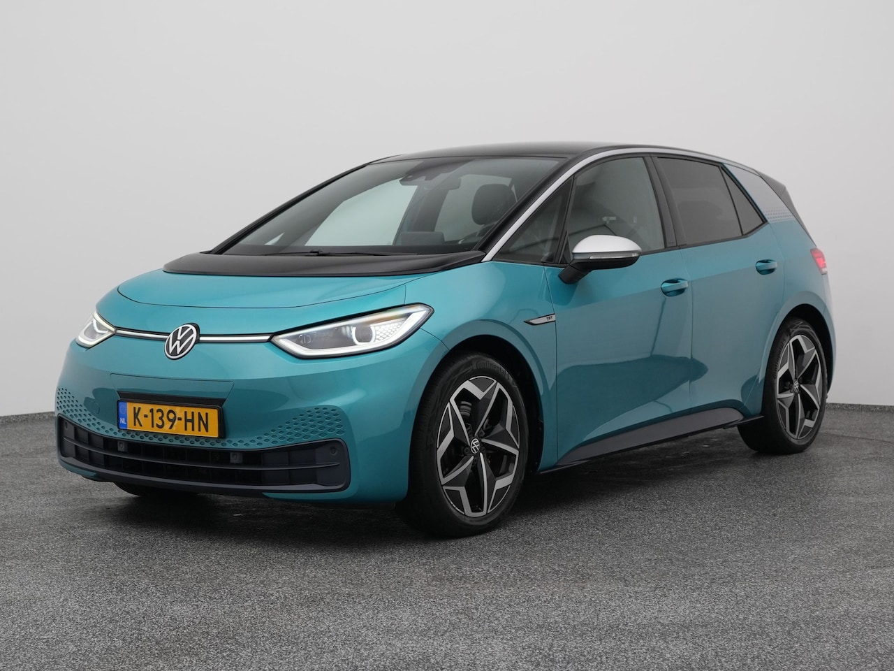 Volkswagen ID.3 - First Plus 58 kWh | CAMERA | ADAPTIVE | STOEL- EN STUURVERW. - AutoWereld.nl