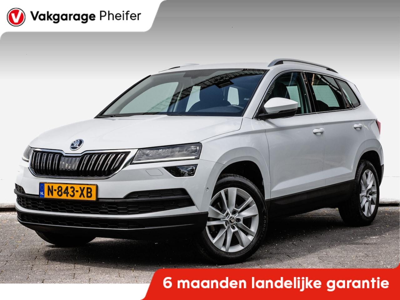 Skoda Karoq - 1.0 TSI Business Edition Plus Trekhaak/ Camera/ Navigatie/ Carplay/ Climate control/ Elek. - AutoWereld.nl