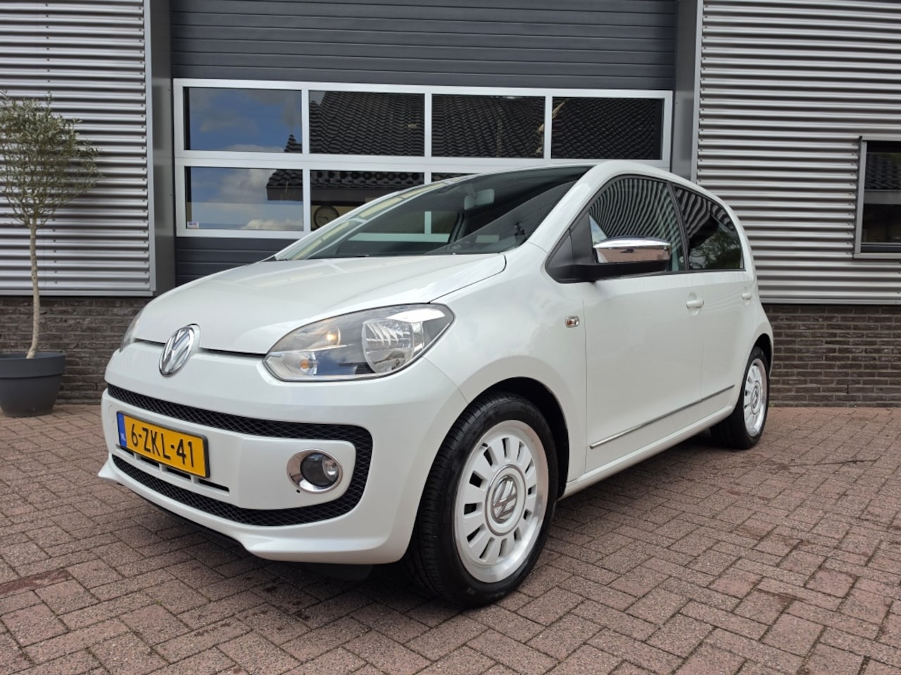 Volkswagen Up! - | NL Auto | Airco | LM Velgen | 1.0 high up! BlueM. - AutoWereld.nl