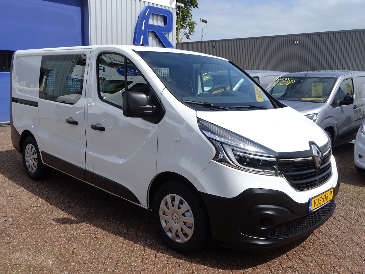 Renault Trafic - 2.0 dCi 120 T29 L1H1 Comfort AIRCO NAVIGATIE CRUISE CONTROL - AutoWereld.nl
