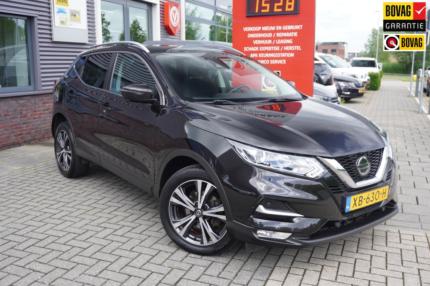 Nissan Qashqai - 1.2 Tekna / Pano / 360 Camera / Keyless / Trekhaak - AutoWereld.nl