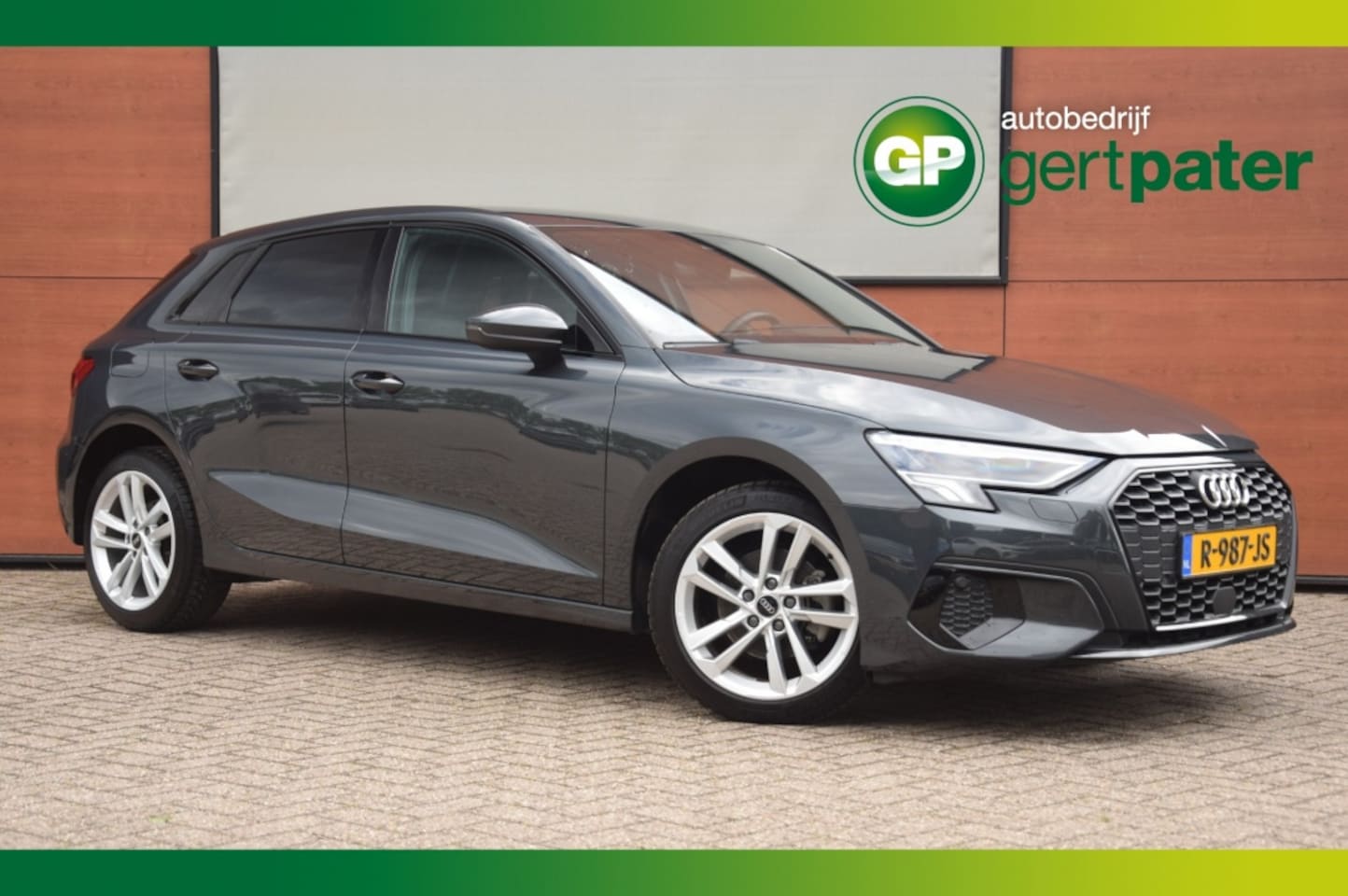 Audi A3 Sportback - 30TFSI Advanced Edition Sportstoelen/LED/AdaptiveCruise/Zwart op - AutoWereld.nl