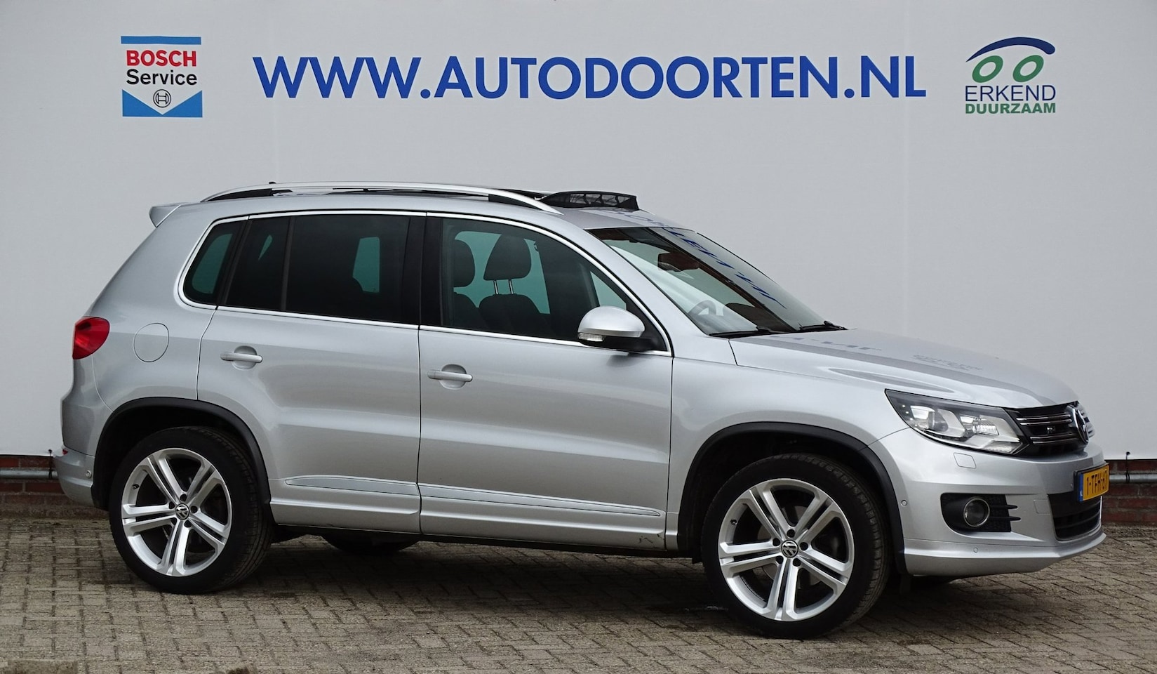 Volkswagen Tiguan - 1.4 TSI R-Line Edition|Pano|Trekhaak|Navi|Keurig! - AutoWereld.nl