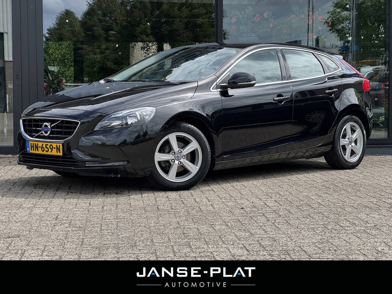 Volvo V40 - 2.0 D2 Momentum Business 2.0 D2 Momentum Business (EXPORT) - AutoWereld.nl