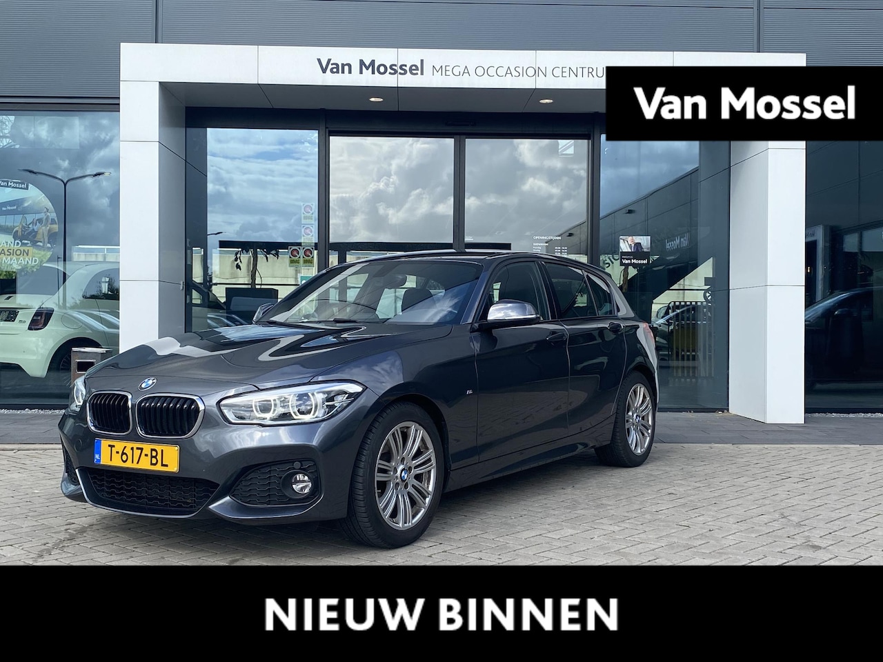 BMW 1-serie - 120i | M-PAKKET | CLIMATE CONTROL | STOELVERWARMING | NAVIGATIE | PARKEERSENSOREN | LED | - AutoWereld.nl
