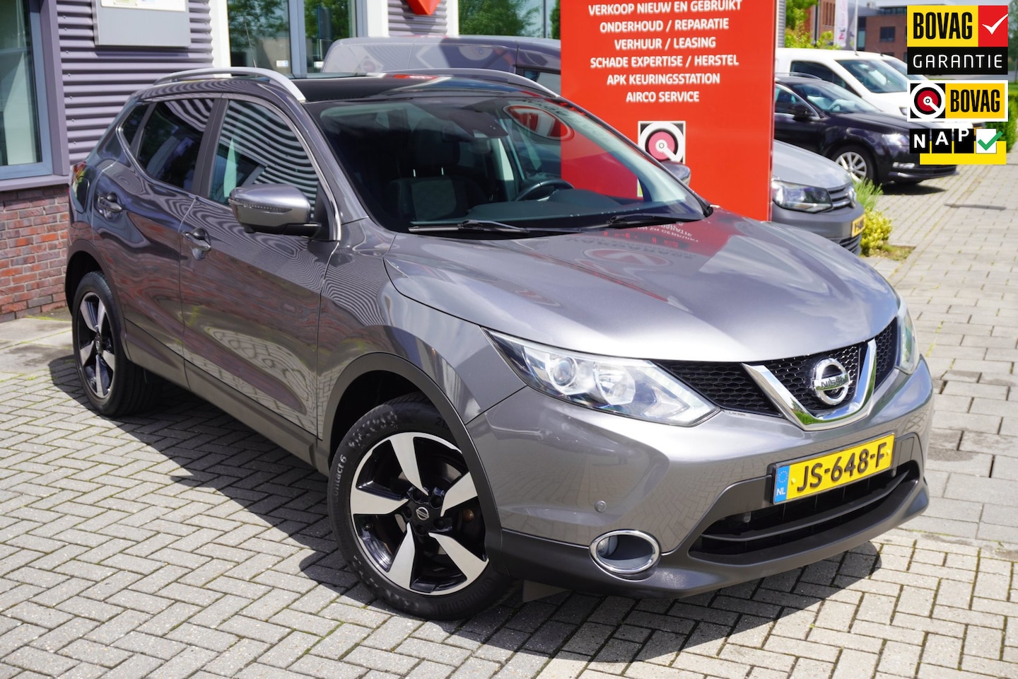Nissan Qashqai - 1.2 Acenta / Pano / Trekhaak / Keyless / 360 Camera - AutoWereld.nl