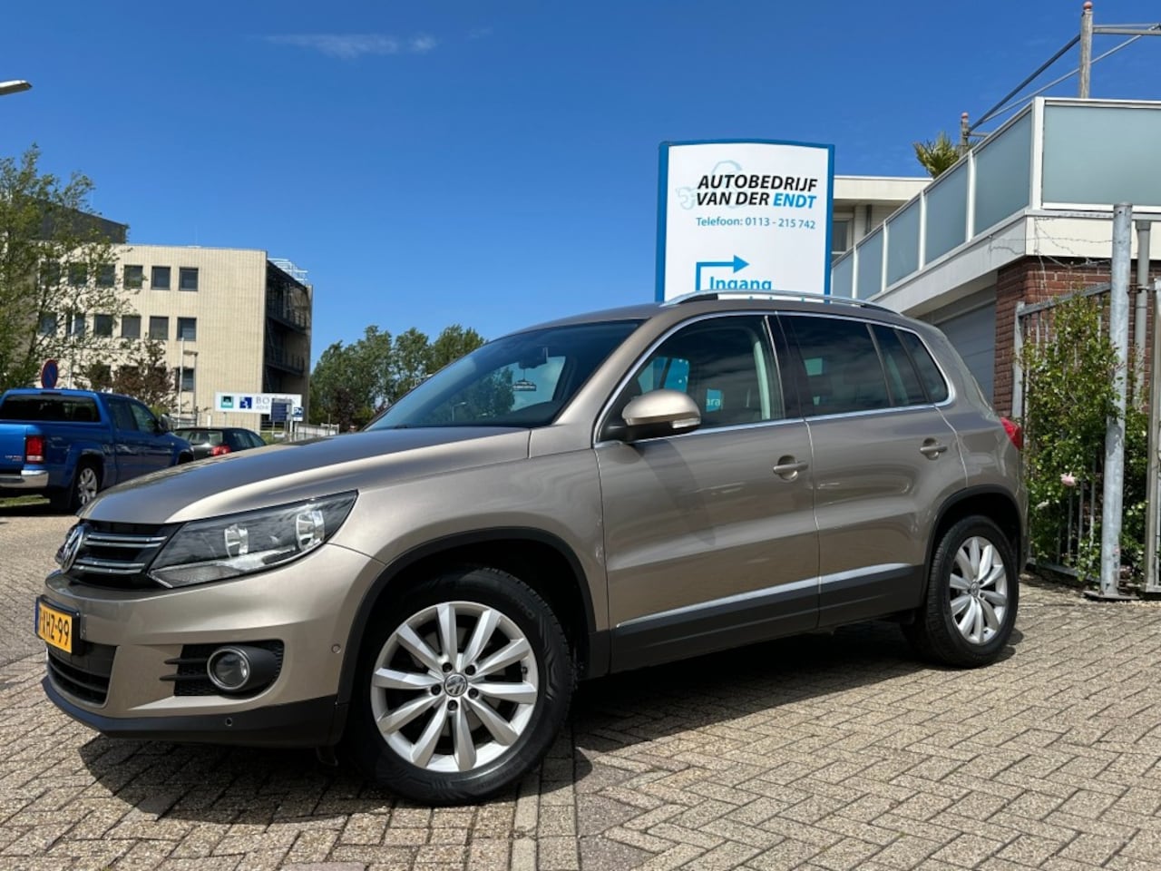 Volkswagen Tiguan - 1.4 TSI SportenStyle  Trekhaak  Parkeersensoren - AutoWereld.nl