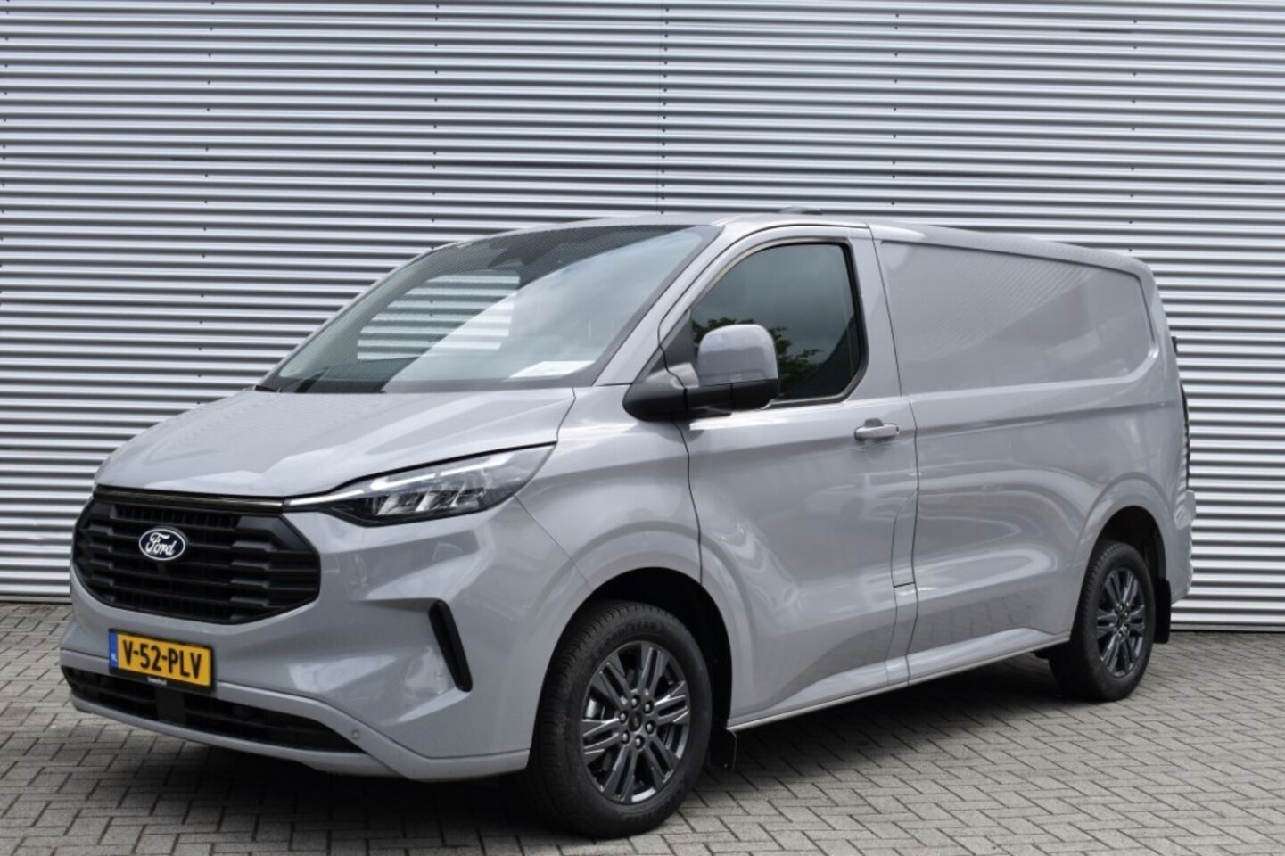 Ford Transit Custom - L1H1 2.0 ECOBLUE AUT8 LIMITED / APPLE/ANDROID AUTO / P.CAM / STOEL+VOORRUIT VERW. - AutoWereld.nl
