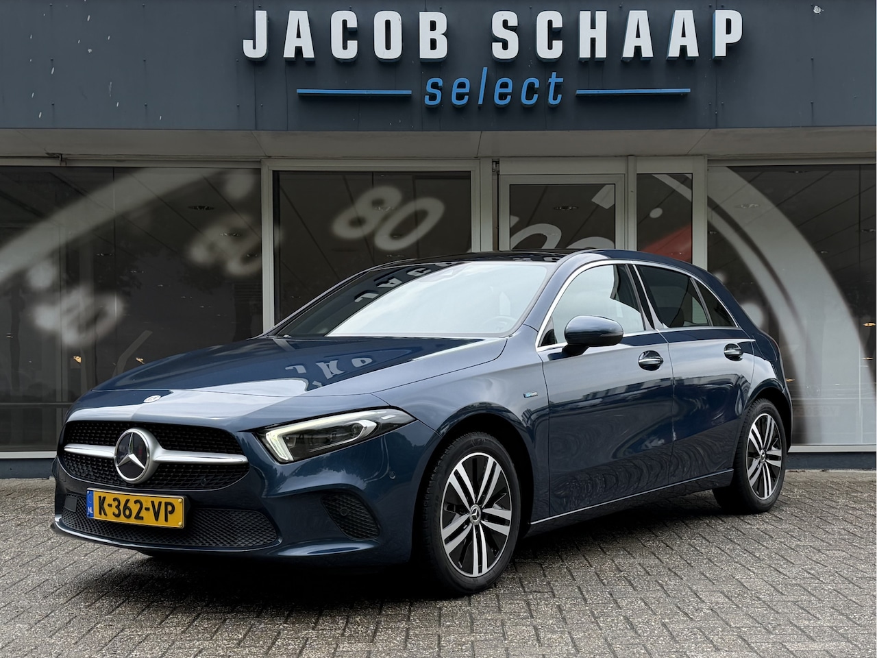 Mercedes-Benz A-klasse - 250 e Business Solution Luxury / Keyless / Trekhaak (1.600KG) / Panodak / Camera / Elek. S - AutoWereld.nl