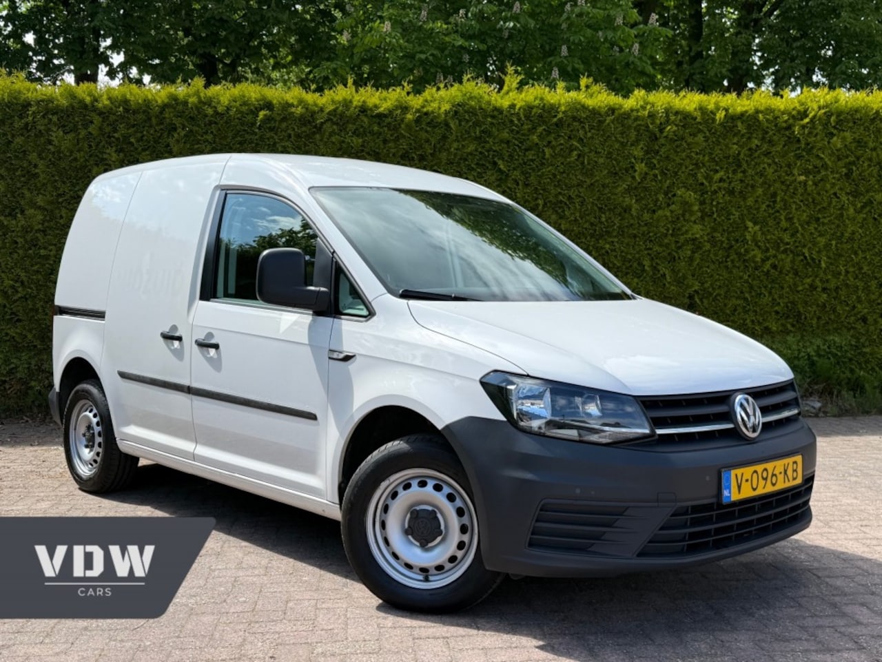 Volkswagen Caddy - 2.0 TDI L1H1 Airco / Trekhaak / 100% Dealer onderhouden / Parkeersensoren - AutoWereld.nl