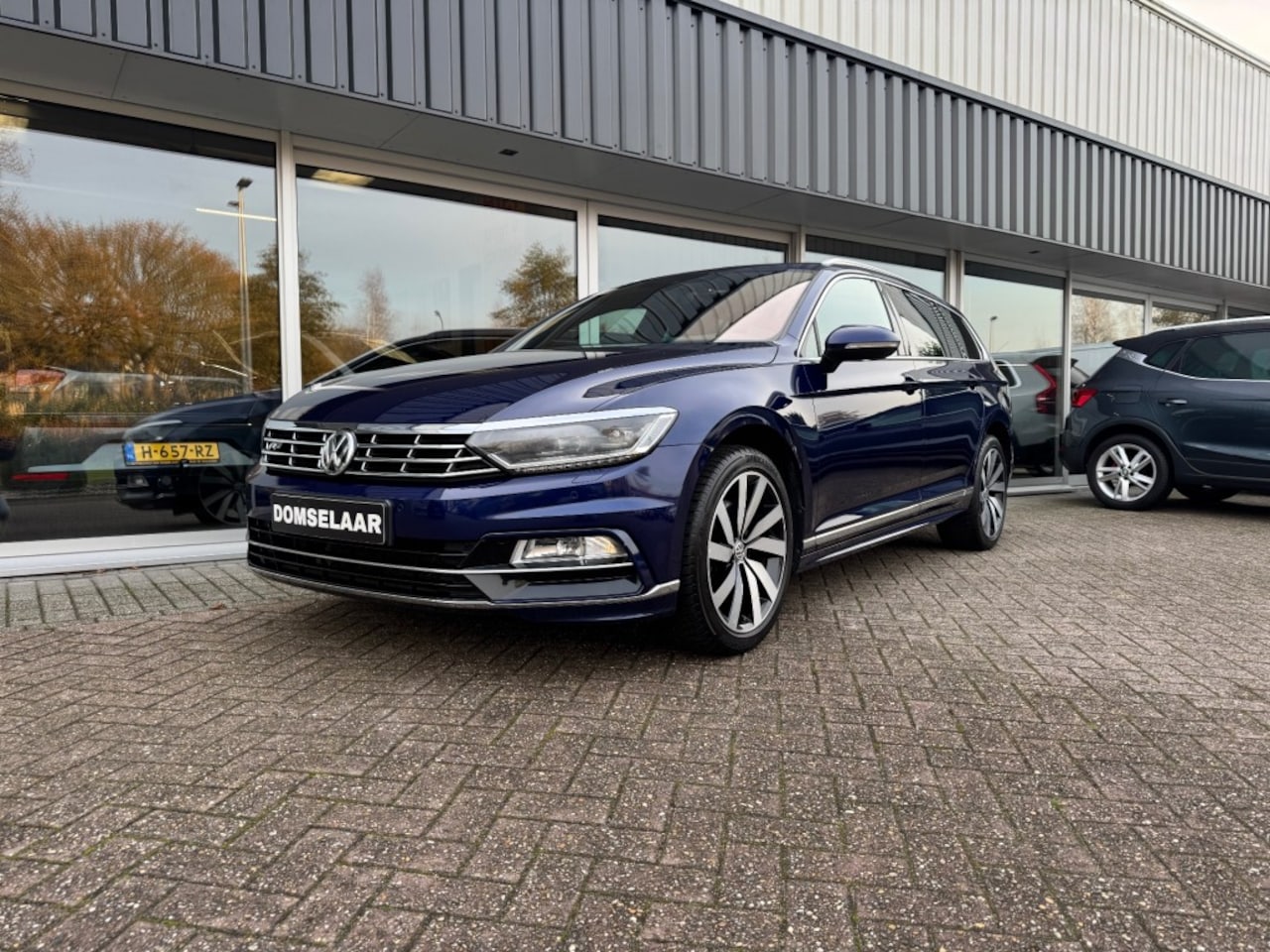 Volkswagen Passat Variant - 1.8 TSI Business Edition R - Pano Leder Massage Stoelverw. Trekhaak Camera - AutoWereld.nl