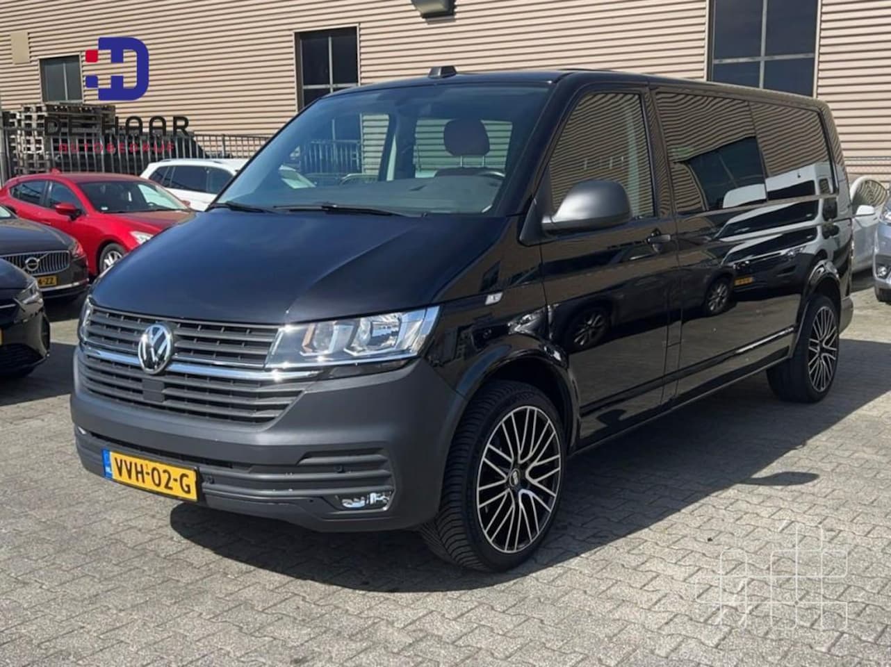 Volkswagen Transporter - 2.0 TDI L2H1 30 Dubbel Cabine Comfortline - Leer - ACC - Camera - AutoWereld.nl