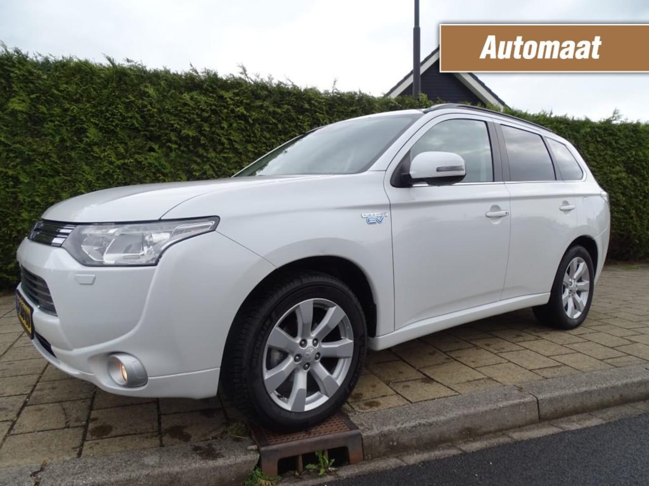 Mitsubishi Outlander - 2.0 PHEV INSTYLE+-Trkh-Navi-Blth-Cruise-Subwoofer - AutoWereld.nl