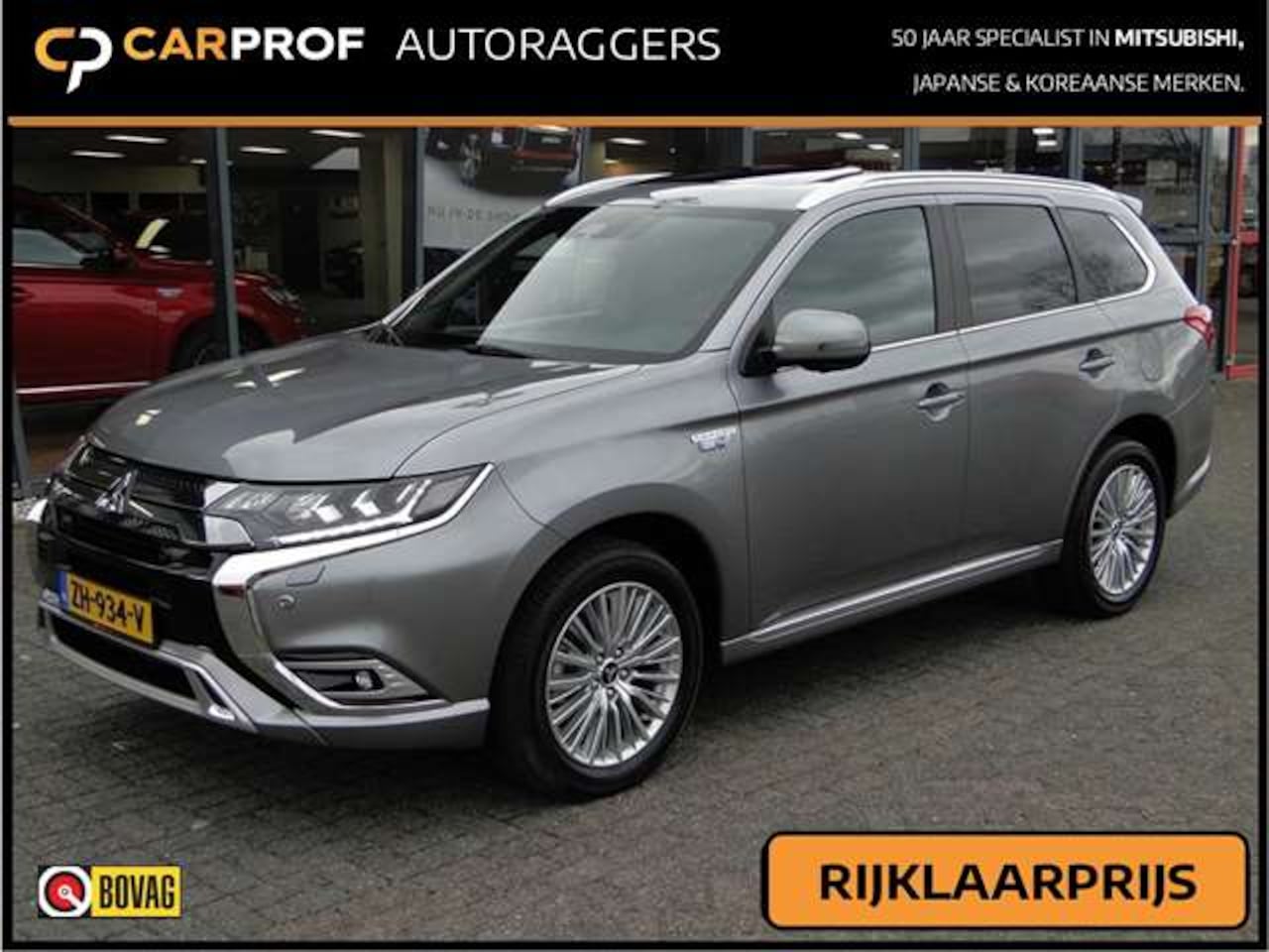 Mitsubishi Outlander - 2.4 PHEV Instyle | Leer | Schuifdak | Trekhaak. - AutoWereld.nl